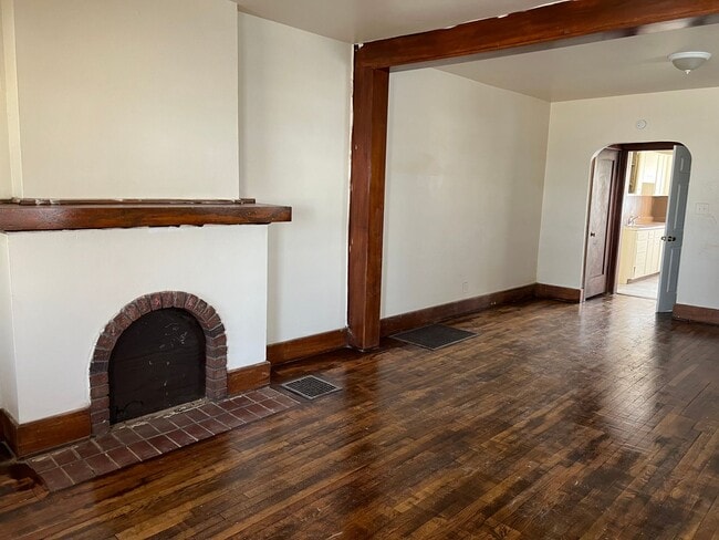 304-306 W Fairview Ave - 304-306 W Fairview Ave Apartment Unit 306
