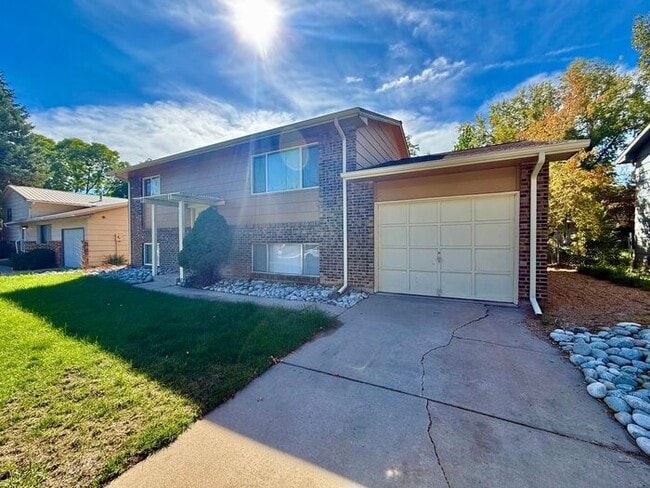 Photo - MOVE IN SPECIAL! FIRST 2 WEEKS FREE!!! 4 B...