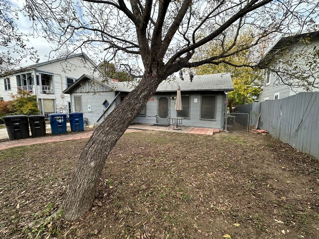 Photo - 2-BEDROOM DUPLEX IN MAHNCKE PARK