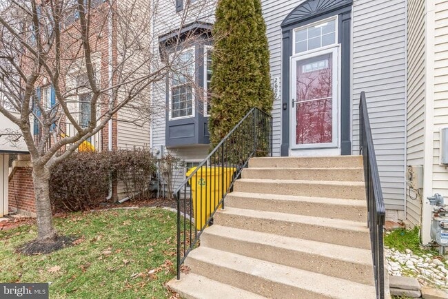 Building Photo - 2602 Streamview Dr