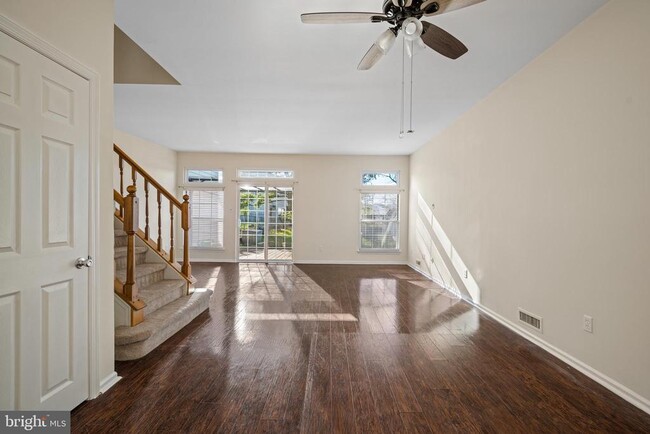 Photo - 817 Thoreau Ln