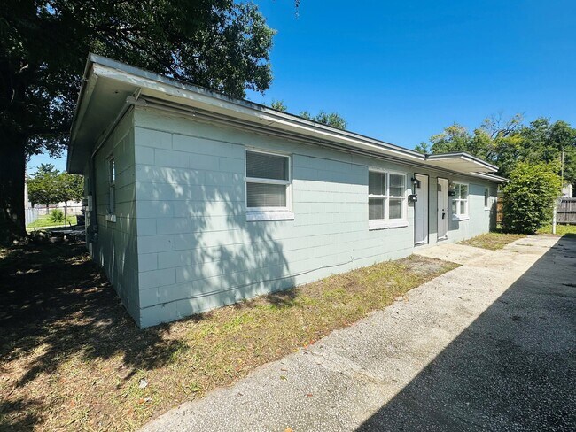 Photo - 1657 Union St W