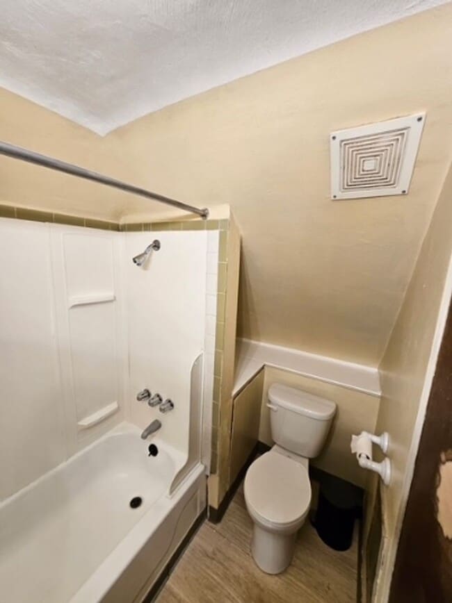 Photo - 546 Greenfield Ave Unit 3