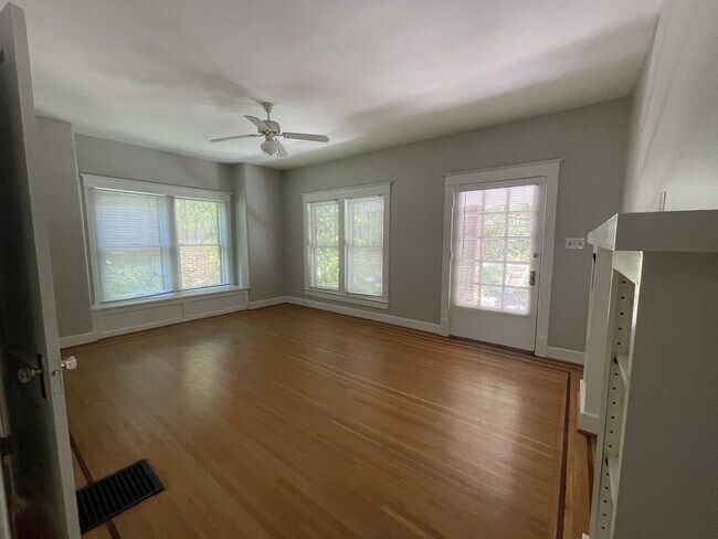 Photo - 2177 Baringer Ave