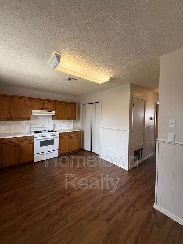 Photo - 5 W Farrall St