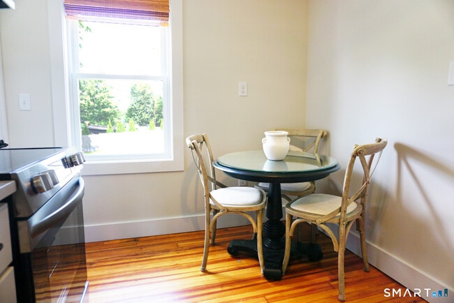 Photo - 188 E Lake St