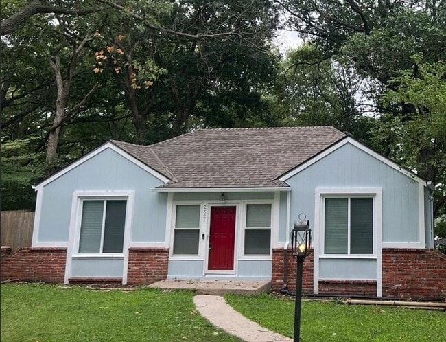 Building Photo - Spacious 3-Bed, 2-Bath Home in KCK