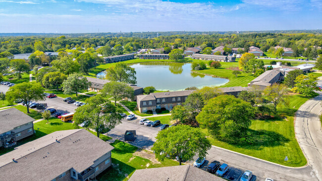 Building Photo - Acclaim at Hinsdale Lake Rental