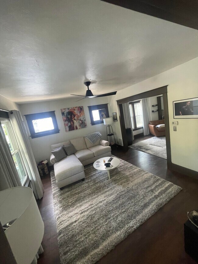 Sala de estar - 141 Parkwood Ave Unidad Apt 1