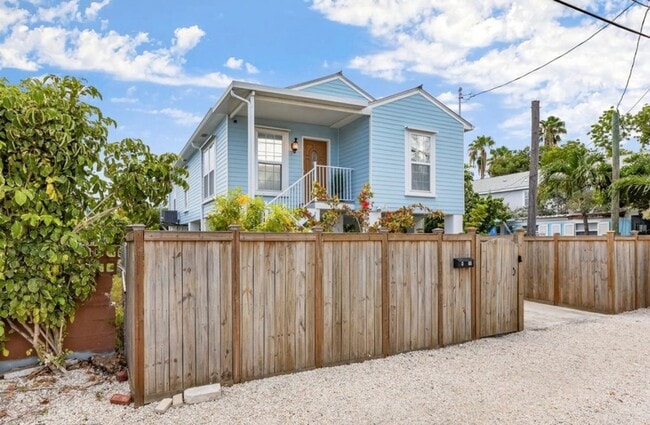 H16 Miriam St