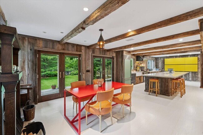 Photo - 325 Narrow Ln