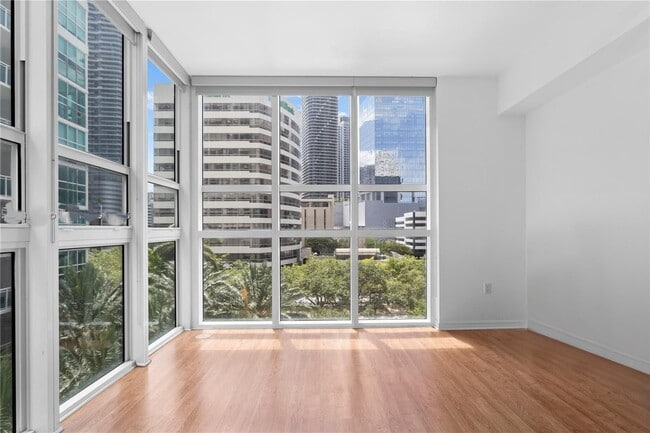 Building Photo - 950 Brickell Bay Dr Unit 501