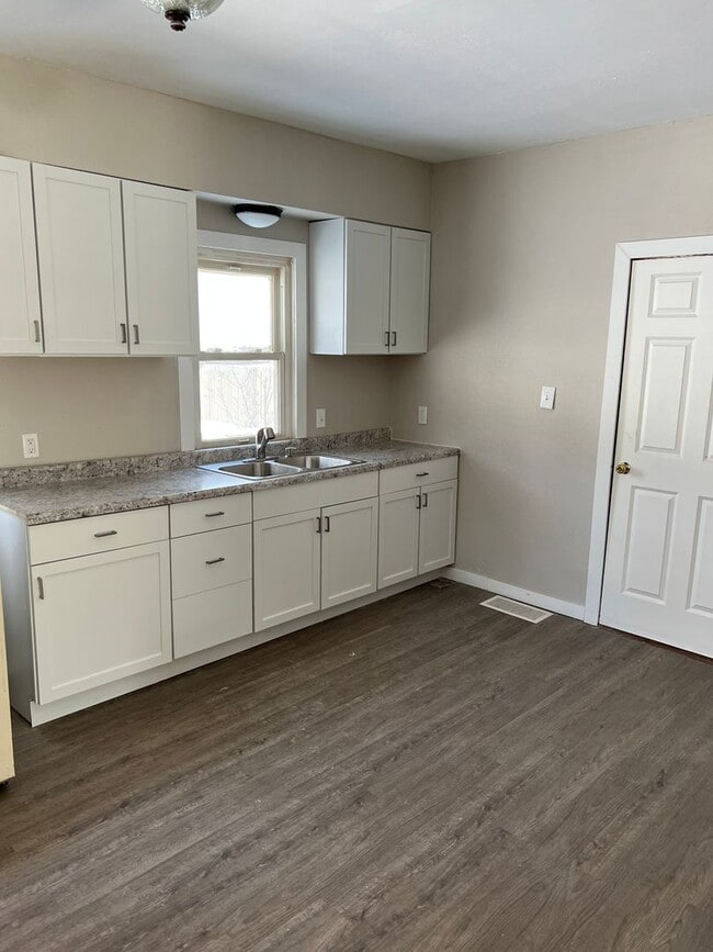 4 Bedroom Updated house!! - 4 Bedroom Updated house!!
