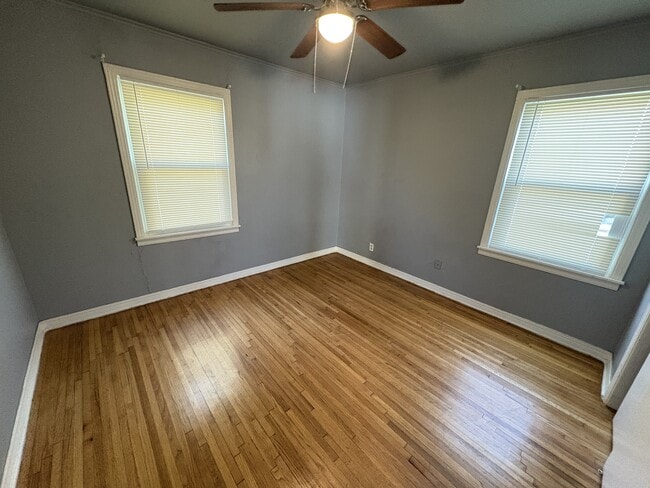 Photo - 627 E Young Pl