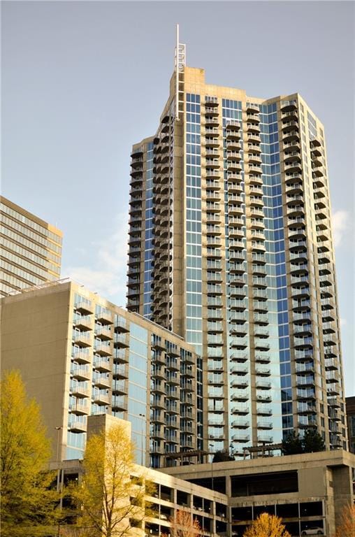 Building Photo - 400 W Peachtree St NW Unit 2905
