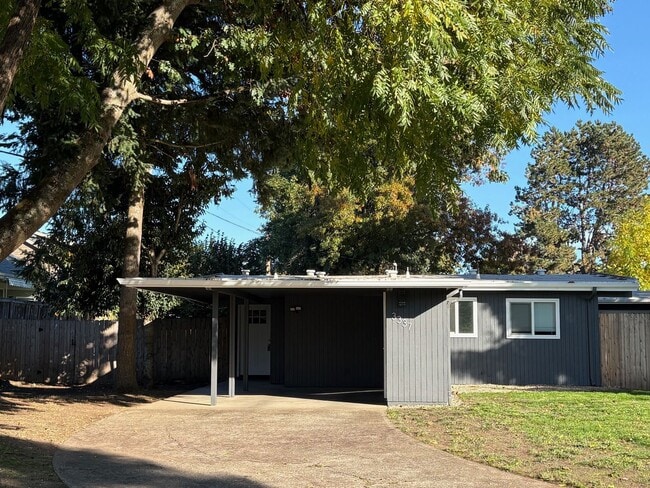 Photo - Beautifully updated 2 bedroom 1 bath duple...