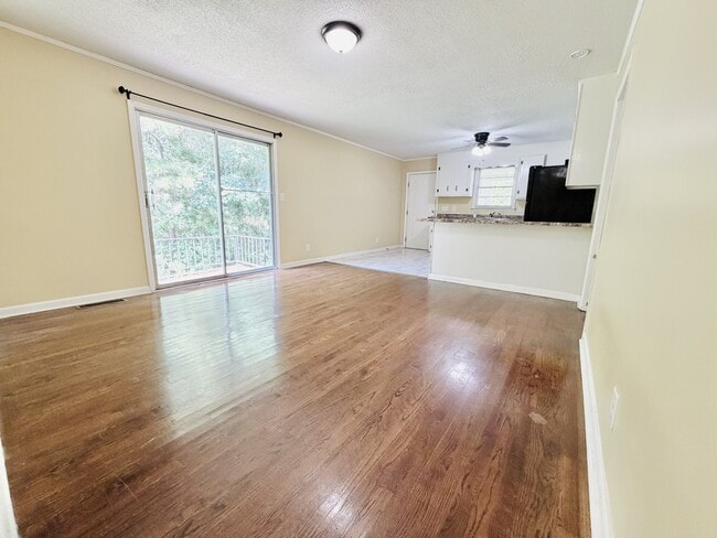 Building Photo - 400 S Highland Forest Dr