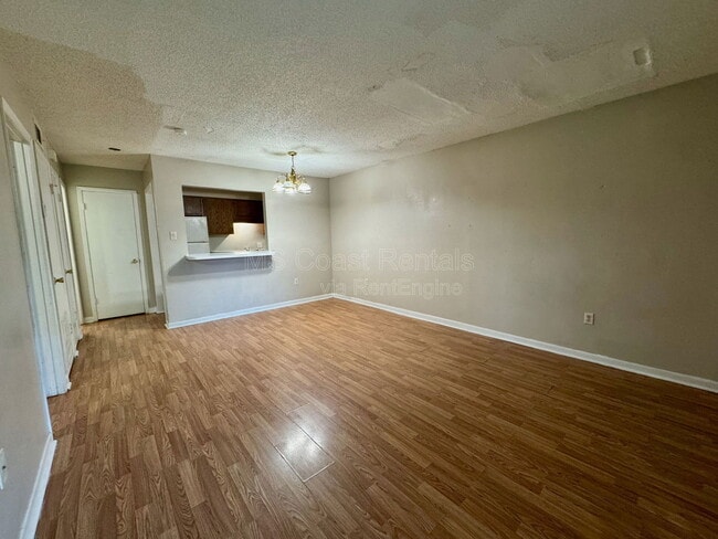 Photo - 190 Tegarden Rd Unit 7