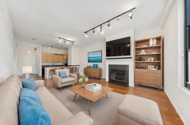 Building Photo - Modern Unit in Prime Location