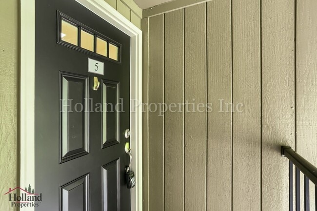 Photo - 2BR Portland Home | Skylight, Wood Fireplace & Screened Porch