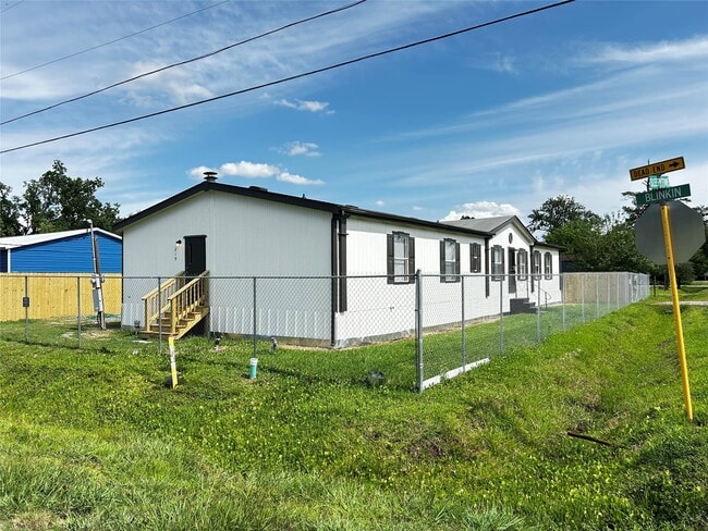 Building Photo - 219 Blinkin Ave Rental