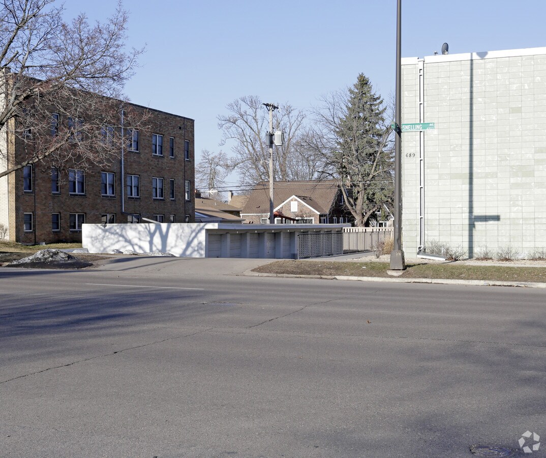 Photo - 689 Snelling Ave S