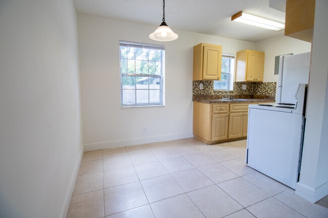 Dining Area - Sun Harbour Apartments