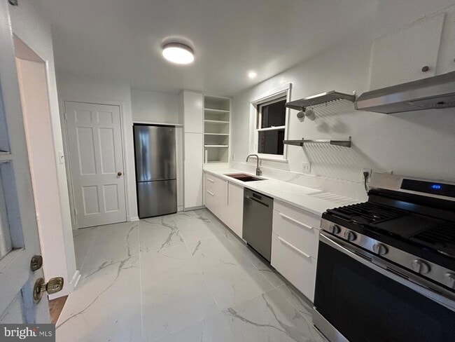 Building Photo - 5507 Chesterbrook Rd