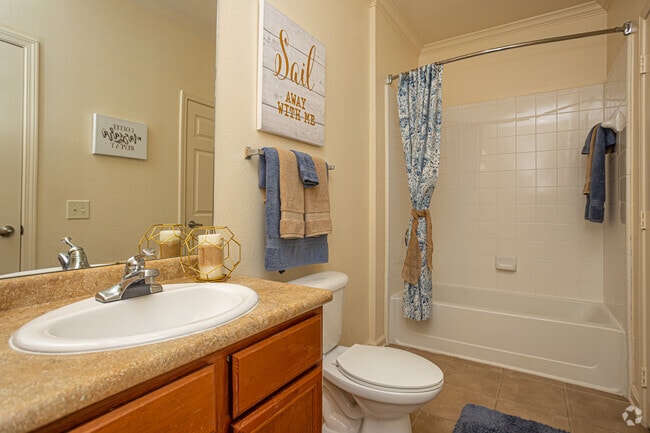 2BR, 2BA - 1,164SF