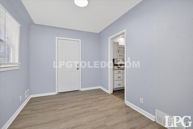 Photo - 1665 Burgoyne Dr