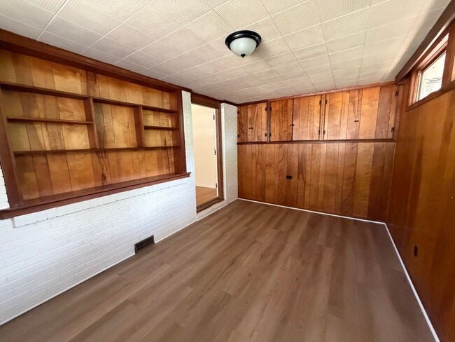1312 Ridge Rd