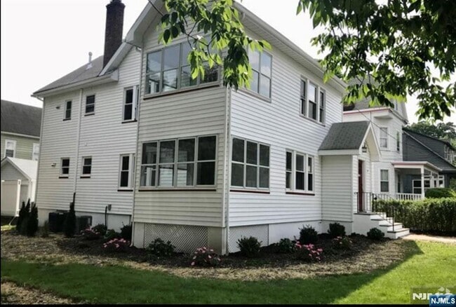 Building Photo - 57 Cedar Ave Rental