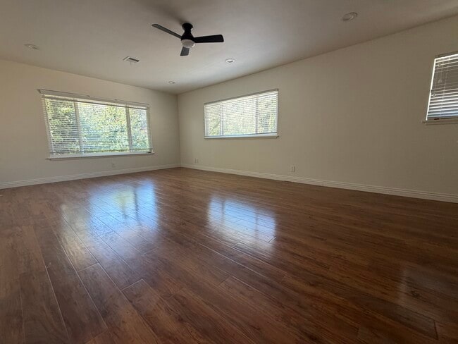 Sala de estar - 3052 Honolulu Ave Unidad B