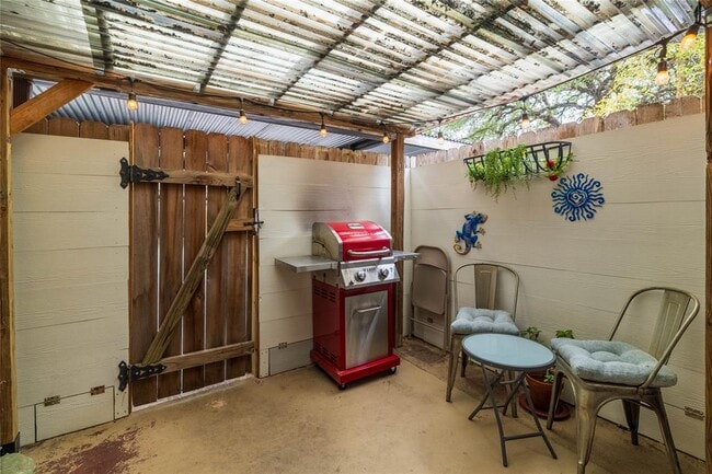 Photo - 7406 Shadow Hill Dr