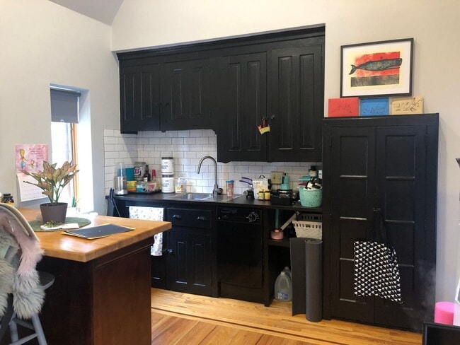 Building Photo - Yorkway Place Unit 2nd Floor