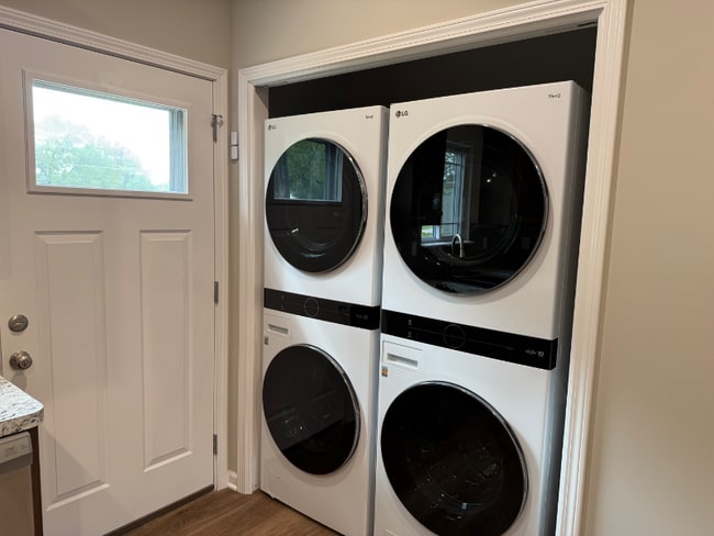 Photo - 842 E 8th St