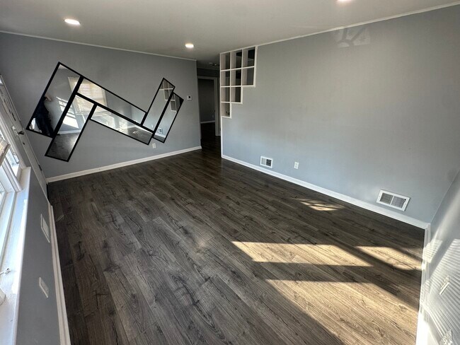 Photo - 565 Hunter Ave