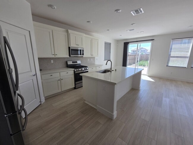 Photo - 2-Story 4Bx3.5B House Near Sky River Casino Available Now!!