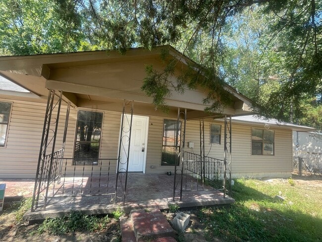 Building Photo - 917 Mays Rd Unit A Rental