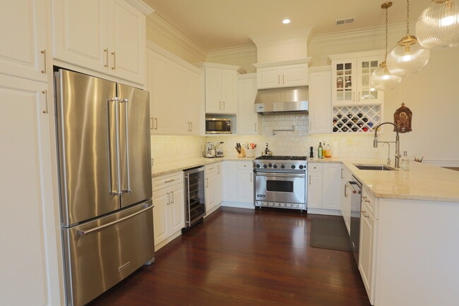 Photo - 2401 N Janssen Ave Unit 408