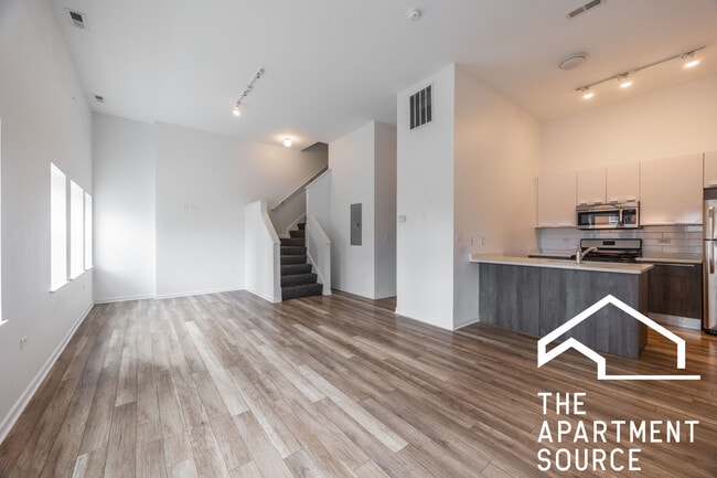 Building Photo - 2700 W North Ave Unit 202