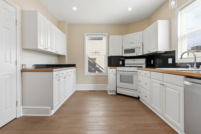 Photo - 142 Elliott St Unit 1