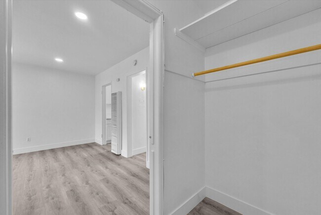 closet - 122 Elm Ave