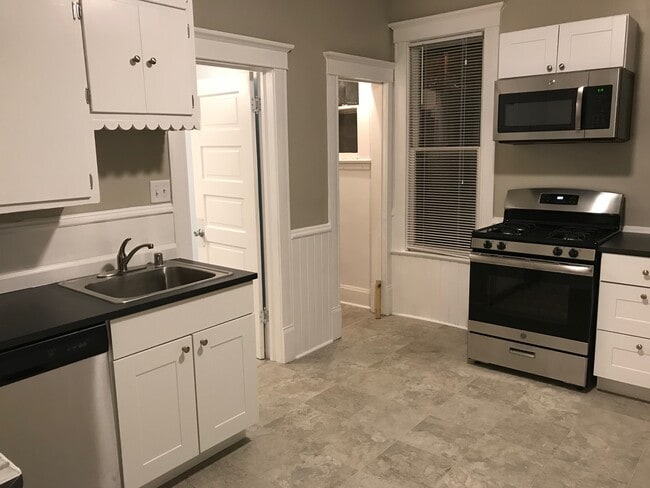 1939 Fillmore St NE Unit Lower