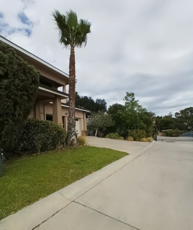 Photo - 1572 Silverwood Dr