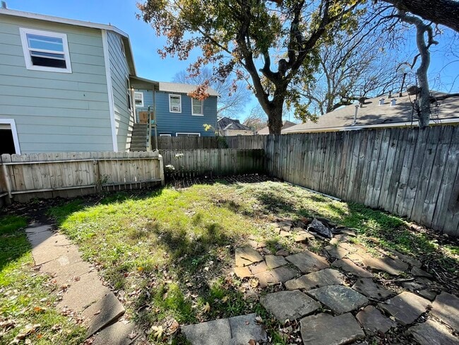 Building Photo - 206 Frawley St Rental