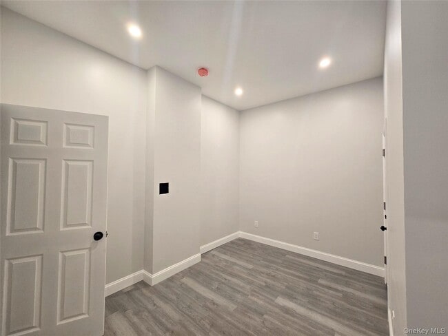 Photo - 143 Jericho Tpke Unit APT A