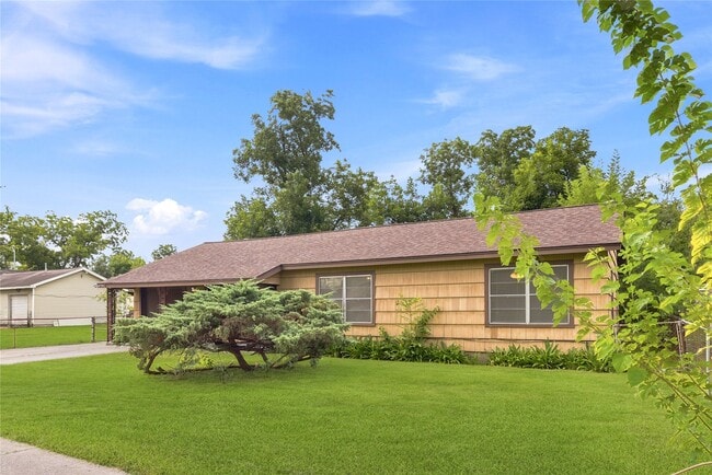 Photo - 8406 Highcrest Dr