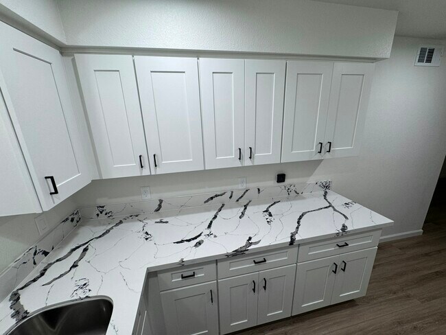 Photo - 2130 N Glenn Ave Unit 2130