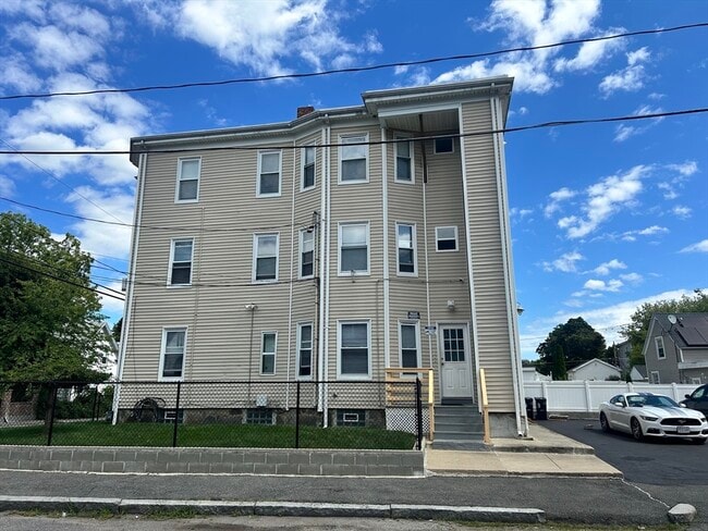 Building Photo - 92 Myrtle St Unit 1
